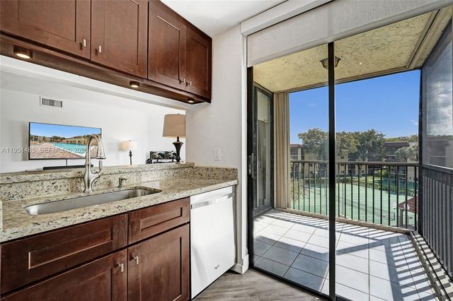 10501 W Broward Blvd 406, Plantation, FL 33324