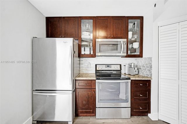 10501 W Broward Blvd 406, Plantation, FL 33324