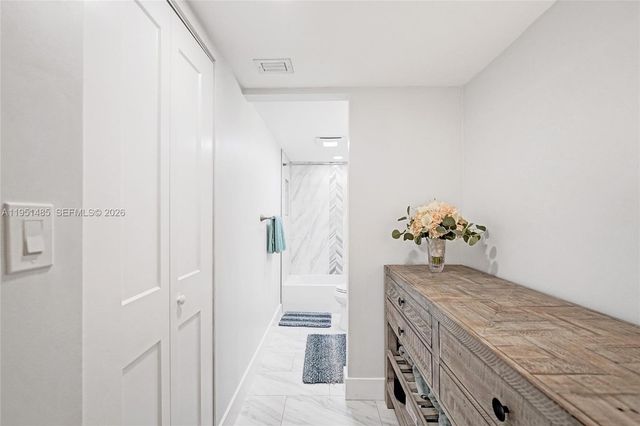 10501 W Broward Blvd 406, Plantation, FL 33324