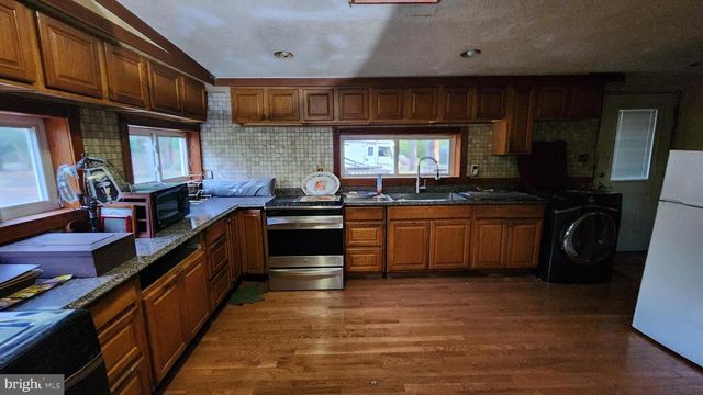 1033 MAPLE AVE, Atco, NJ 08004