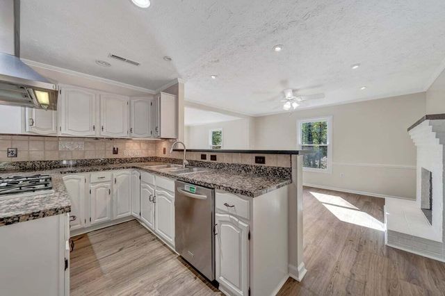 3190 Loch Haven DR, Roanoke, VA 24019