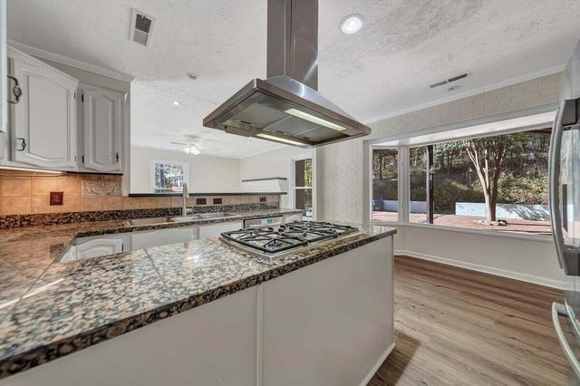 3190 Loch Haven DR, Roanoke, VA 24019