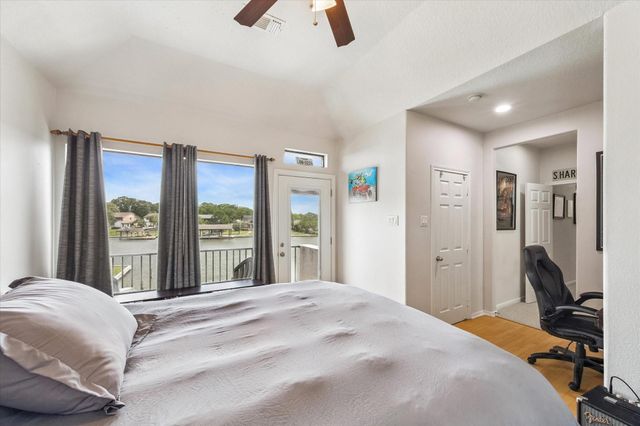 1830 Lakeside Drive, Seabrook, TX 77586