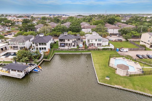 1830 Lakeside Drive, Seabrook, TX 77586