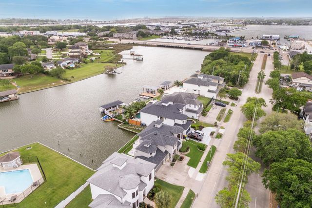1830 Lakeside Drive, Seabrook, TX 77586
