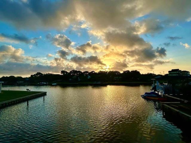 1830 Lakeside Drive, Seabrook, TX 77586
