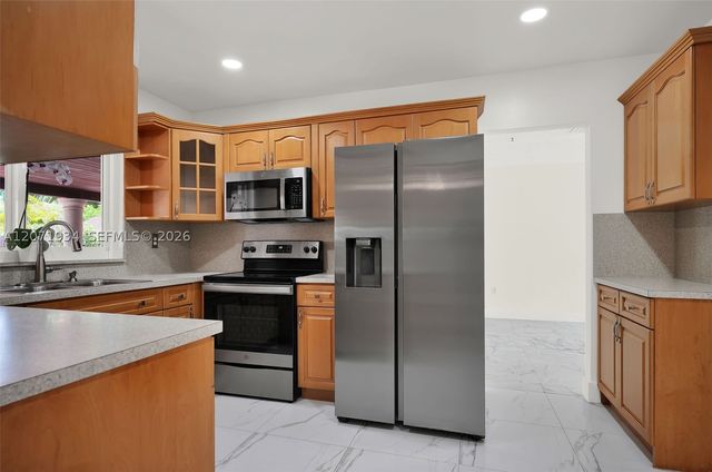 9031 SW 11th St, Miami, FL 33174