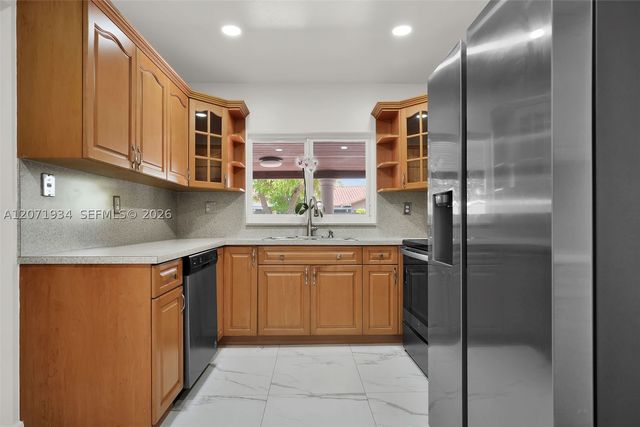 9031 SW 11th St, Miami, FL 33174