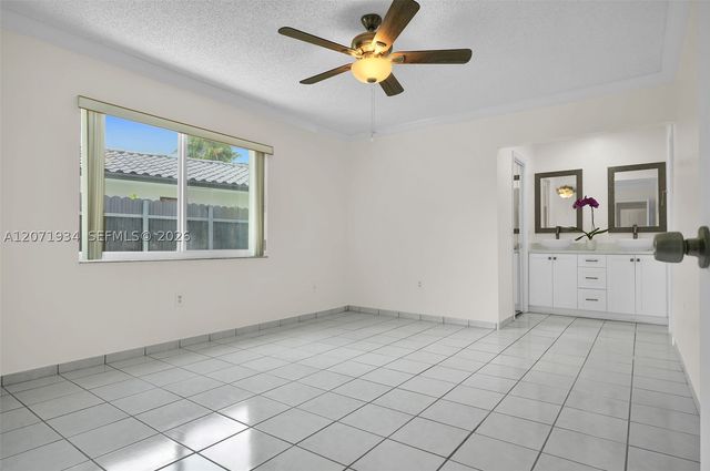 9031 SW 11th St, Miami, FL 33174