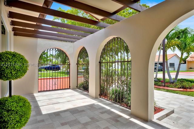 9031 SW 11th St, Miami, FL 33174