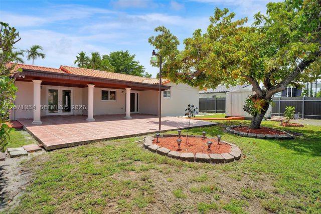9031 SW 11th St, Miami, FL 33174