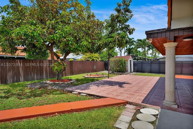 9031 SW 11th St, Miami, FL 33174