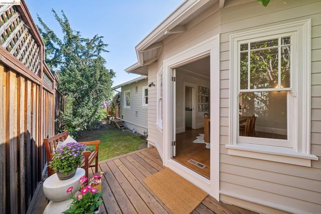 3862 Lyman Rd, Oakland, CA 94602