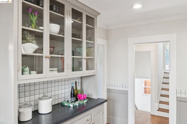 3862 Lyman Rd, Oakland, CA 94602