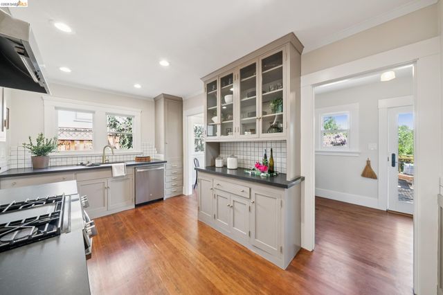 3862 Lyman Rd, Oakland, CA 94602