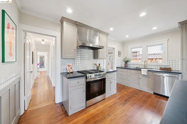 3862 Lyman Rd, Oakland, CA 94602