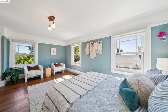 3862 Lyman Rd, Oakland, CA 94602