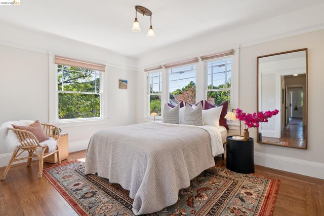 3862 Lyman Rd, Oakland, CA 94602