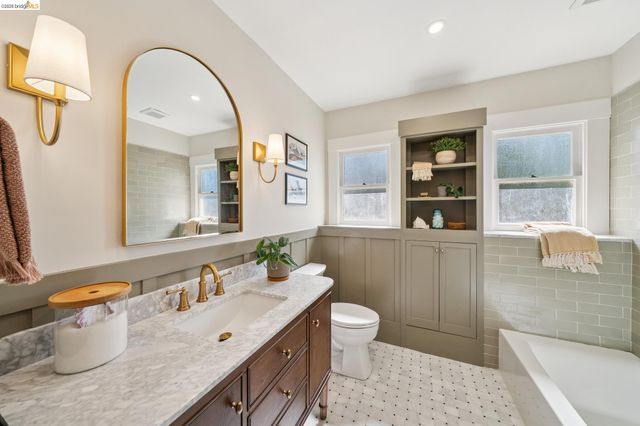 3862 Lyman Rd, Oakland, CA 94602