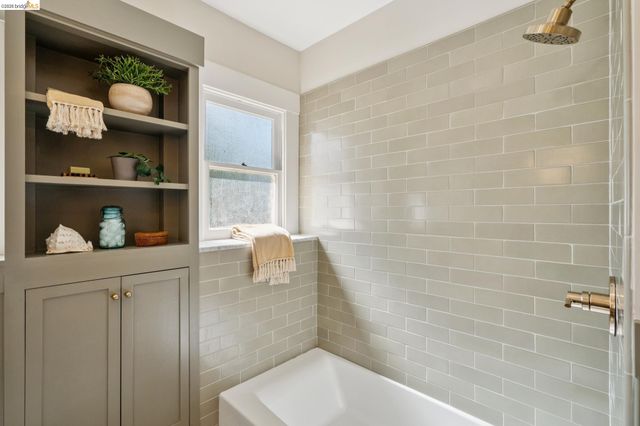 3862 Lyman Rd, Oakland, CA 94602