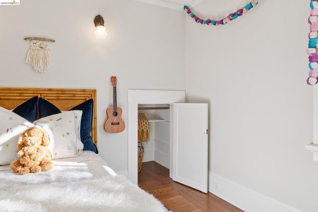 3862 Lyman Rd, Oakland, CA 94602