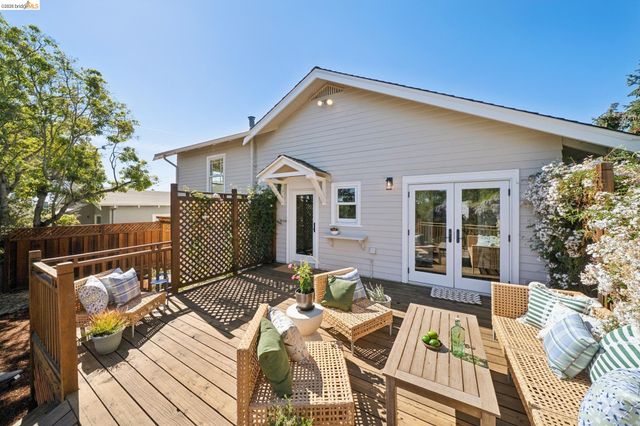 3862 Lyman Rd, Oakland, CA 94602