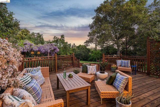 3862 Lyman Rd, Oakland, CA 94602