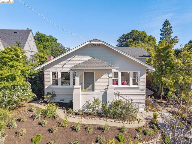 3862 Lyman Rd, Oakland, CA 94602