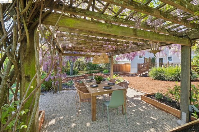 3862 Lyman Rd, Oakland, CA 94602