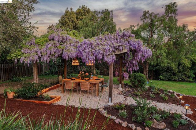 3862 Lyman Rd, Oakland, CA 94602