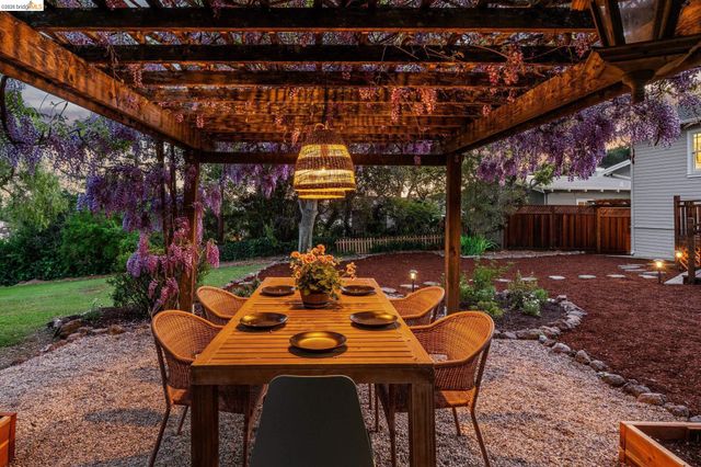 3862 Lyman Rd, Oakland, CA 94602