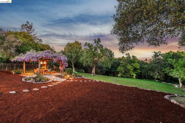 3862 Lyman Rd, Oakland, CA 94602