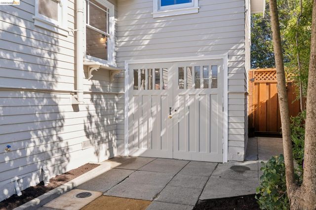 3862 Lyman Rd, Oakland, CA 94602