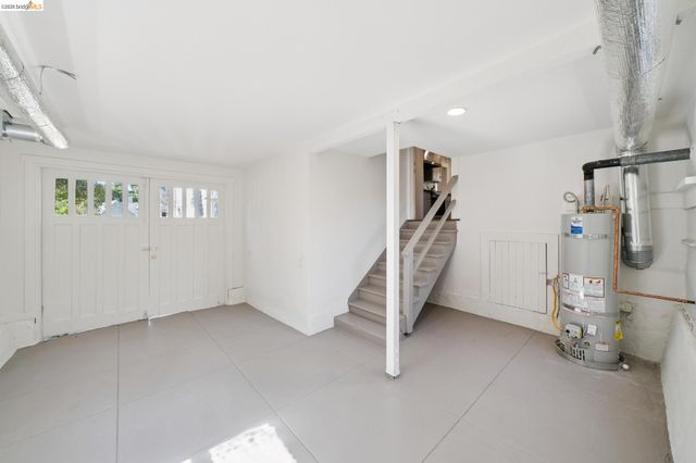 3862 Lyman Rd, Oakland, CA 94602