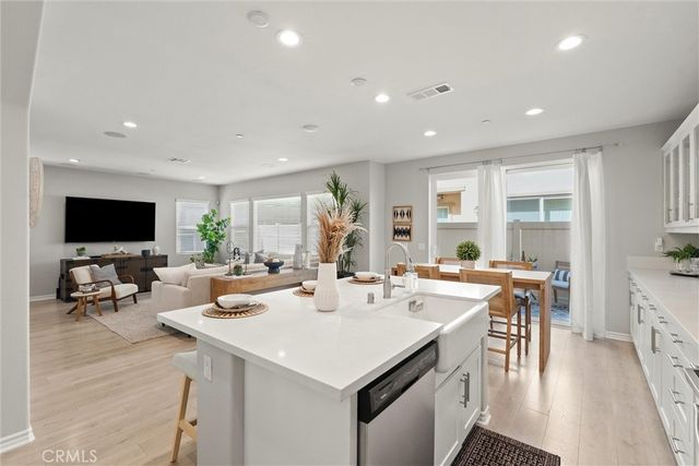 250 W Ridgewood, Long Beach, CA 90805