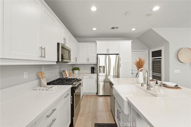250 W Ridgewood, Long Beach, CA 90805