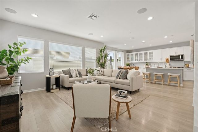 250 W Ridgewood, Long Beach, CA 90805