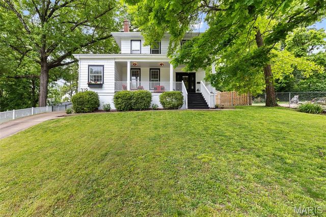 319 N Gore Avenue, Webster Groves, MO 63119