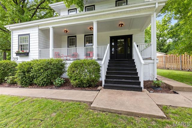 319 N Gore Avenue, Webster Groves, MO 63119