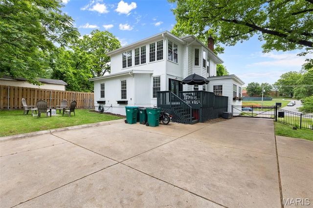 319 N Gore Avenue, Webster Groves, MO 63119