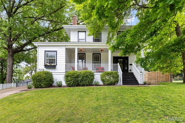 319 N Gore Avenue, Webster Groves, MO 63119