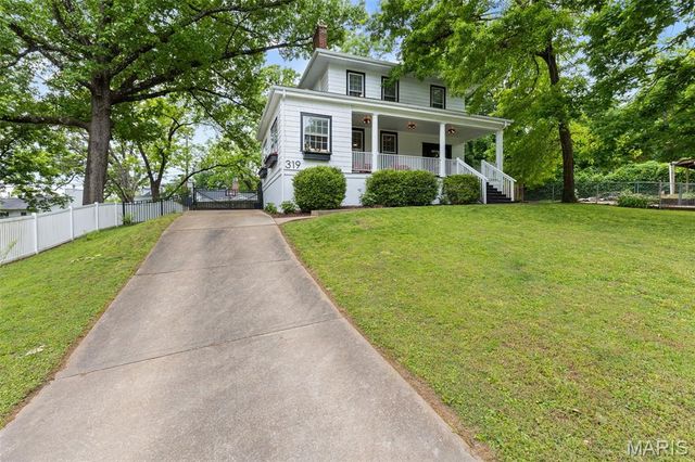 319 N Gore Avenue, Webster Groves, MO 63119