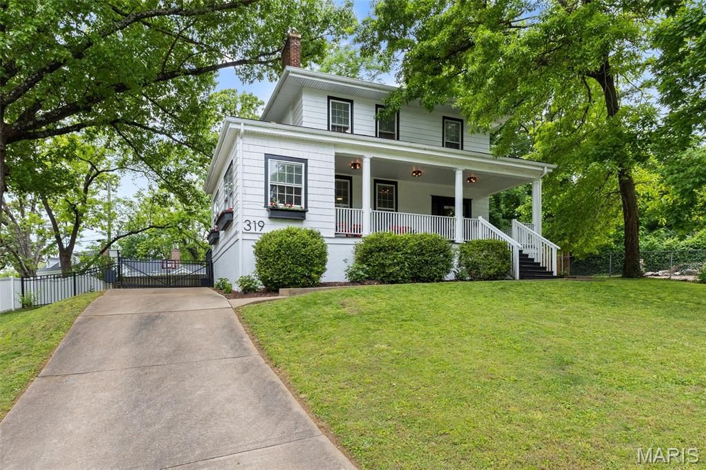 319 N Gore Avenue, Webster Groves, MO 63119