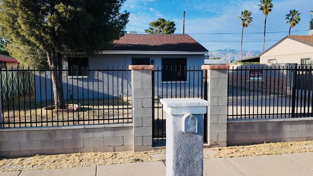 3723 E March Place, Tucson, AZ 85713