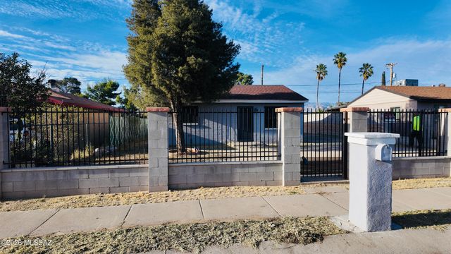 3723 E March Place, Tucson, AZ 85713