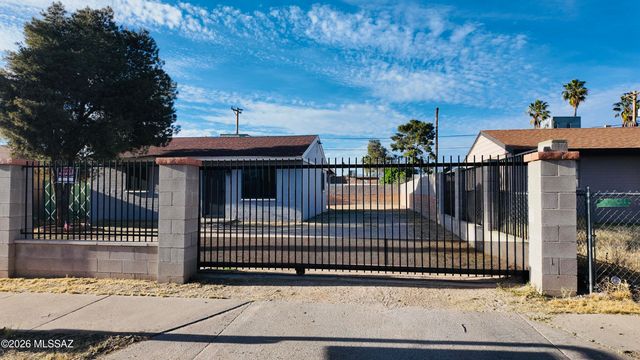 3723 E March Place, Tucson, AZ 85713