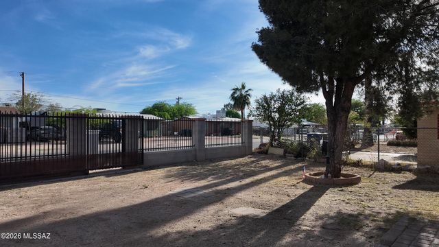 3723 E March Place, Tucson, AZ 85713