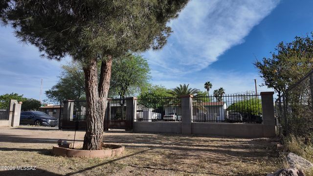 3723 E March Place, Tucson, AZ 85713