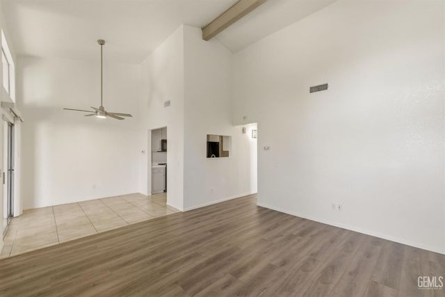 8000 Kroll Way 112, Bakersfield, CA 93311