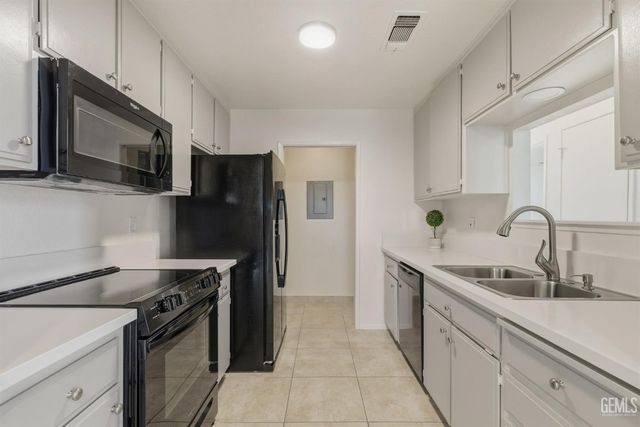 8000 Kroll Way 112, Bakersfield, CA 93311